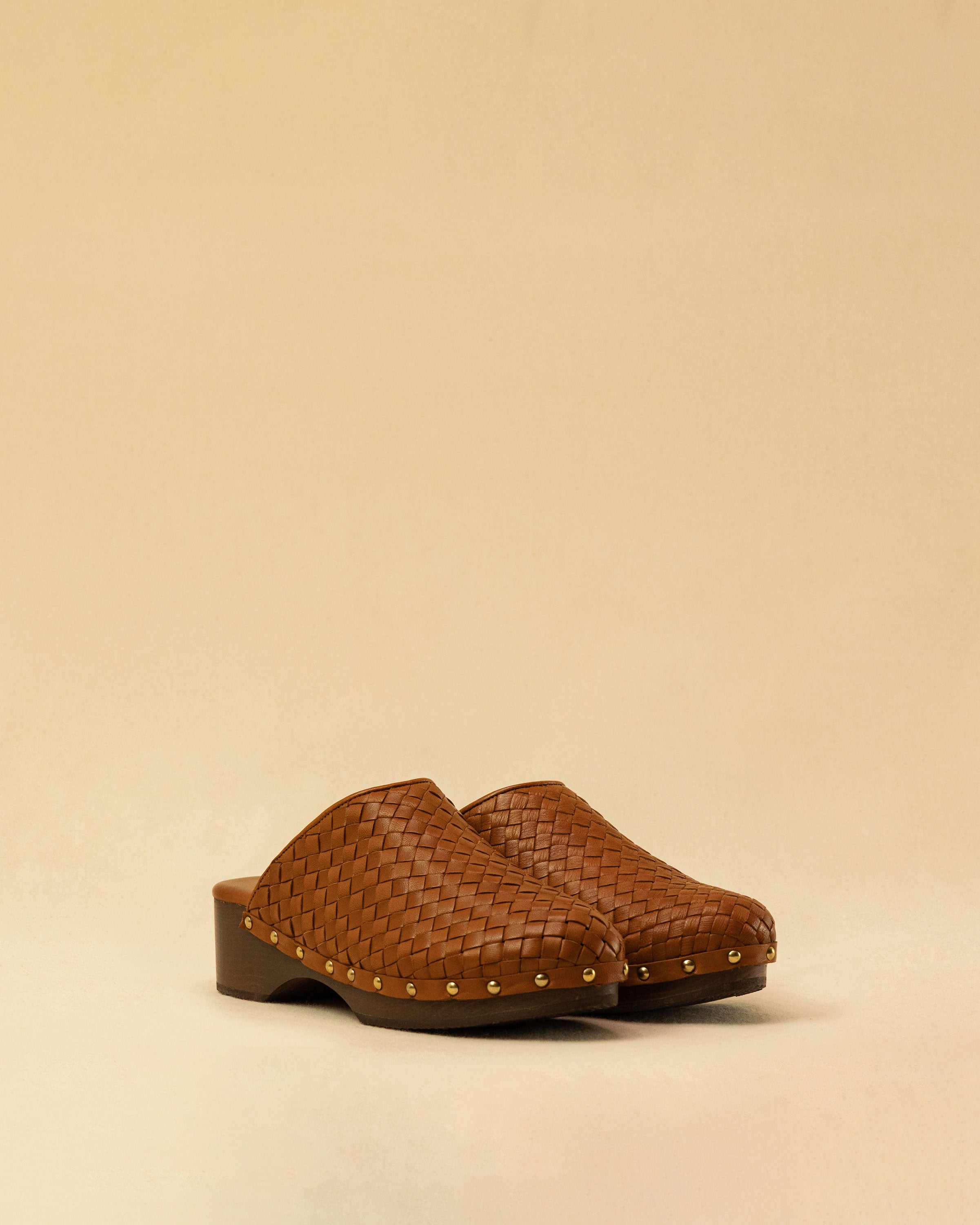 The Braided Clogs ATHENA by LABEL17 are expertly crafted from supple, vegetable-tanned leather, meticulously hand-braided for a rich, textured finish. The intricate craftsmanship showcases the beauty of traditional techniques, while a durable Vibram sole provides lasting comfort and stability with every step. Designed with an artisanal approach, these clogs make a refined yet effortless statement. Quiet luxury at its finest. Handmade in Greece.