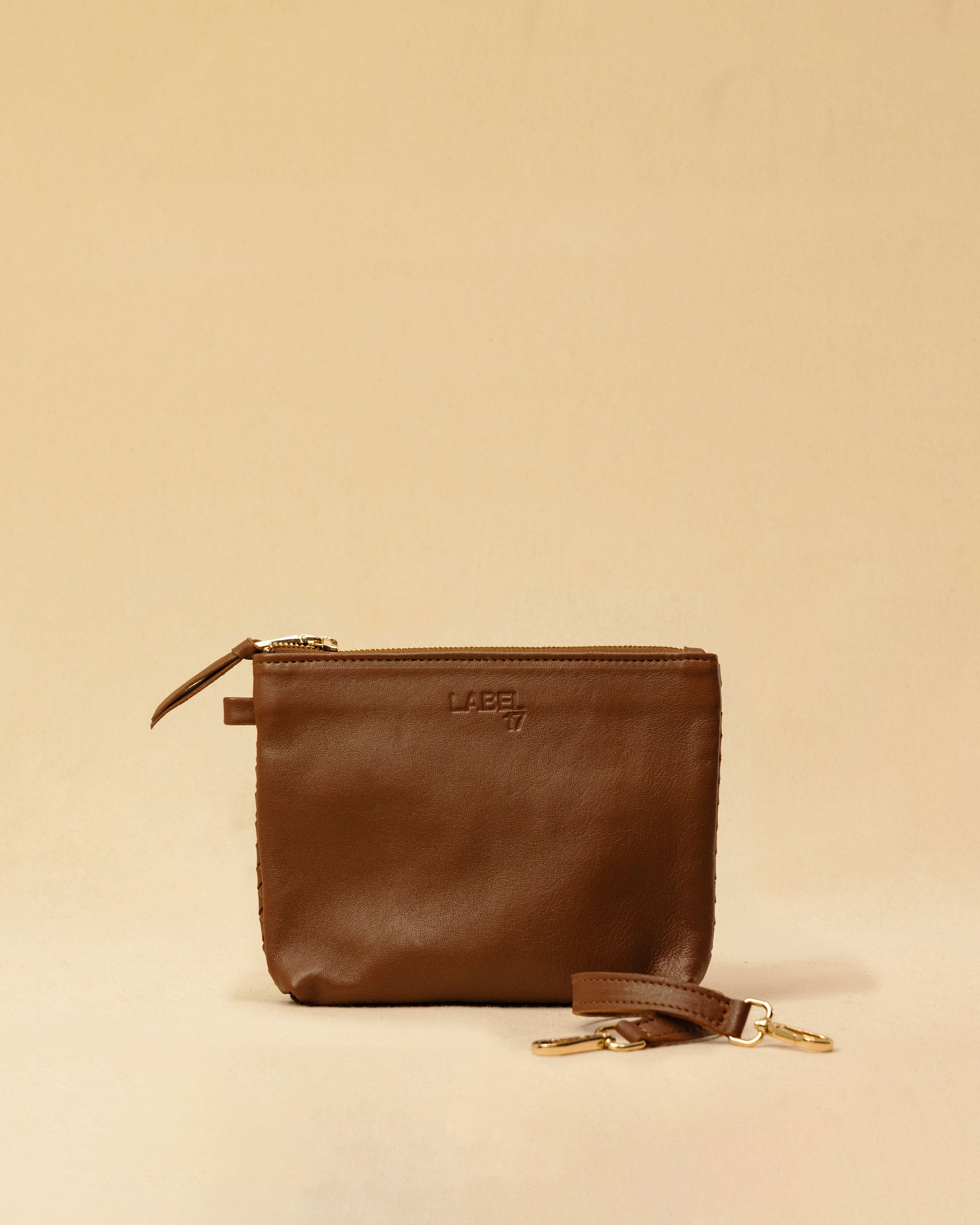 The Braided Leather Pouch GAIA by LABEL17 is crafted from soft, vegetable tanned nappa leather using an intricate braiding technique. Designed to carry your essentials, it features a leather strap with carabiner, allowing you to wear it on its own or attach it seamlessly inside your LABEL17 bags.