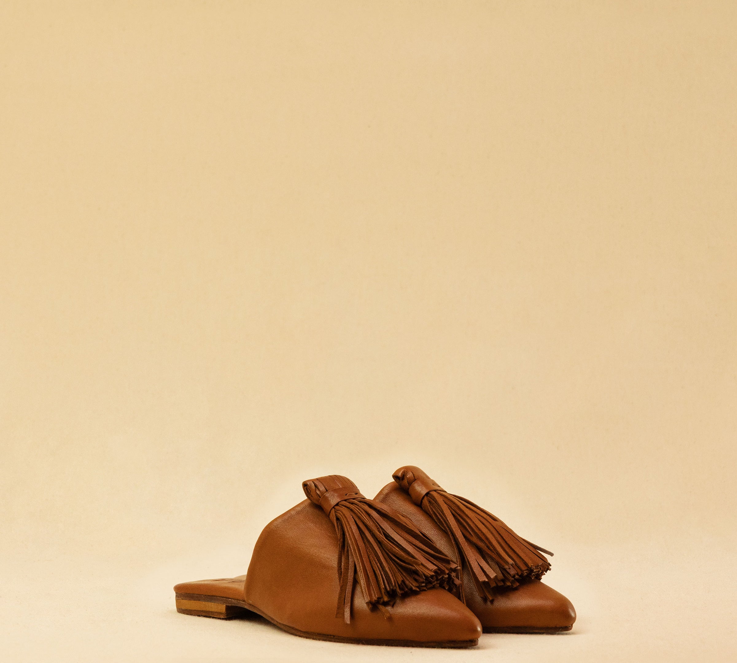 The Mule CHOUCHA by LABEL17 is crafted from supple, vegetable-tanned lamb nappa leather. A large, soft pompom sways elegantly with every step, adding a playful yet refined touch to the design. Handmade in Morocco.