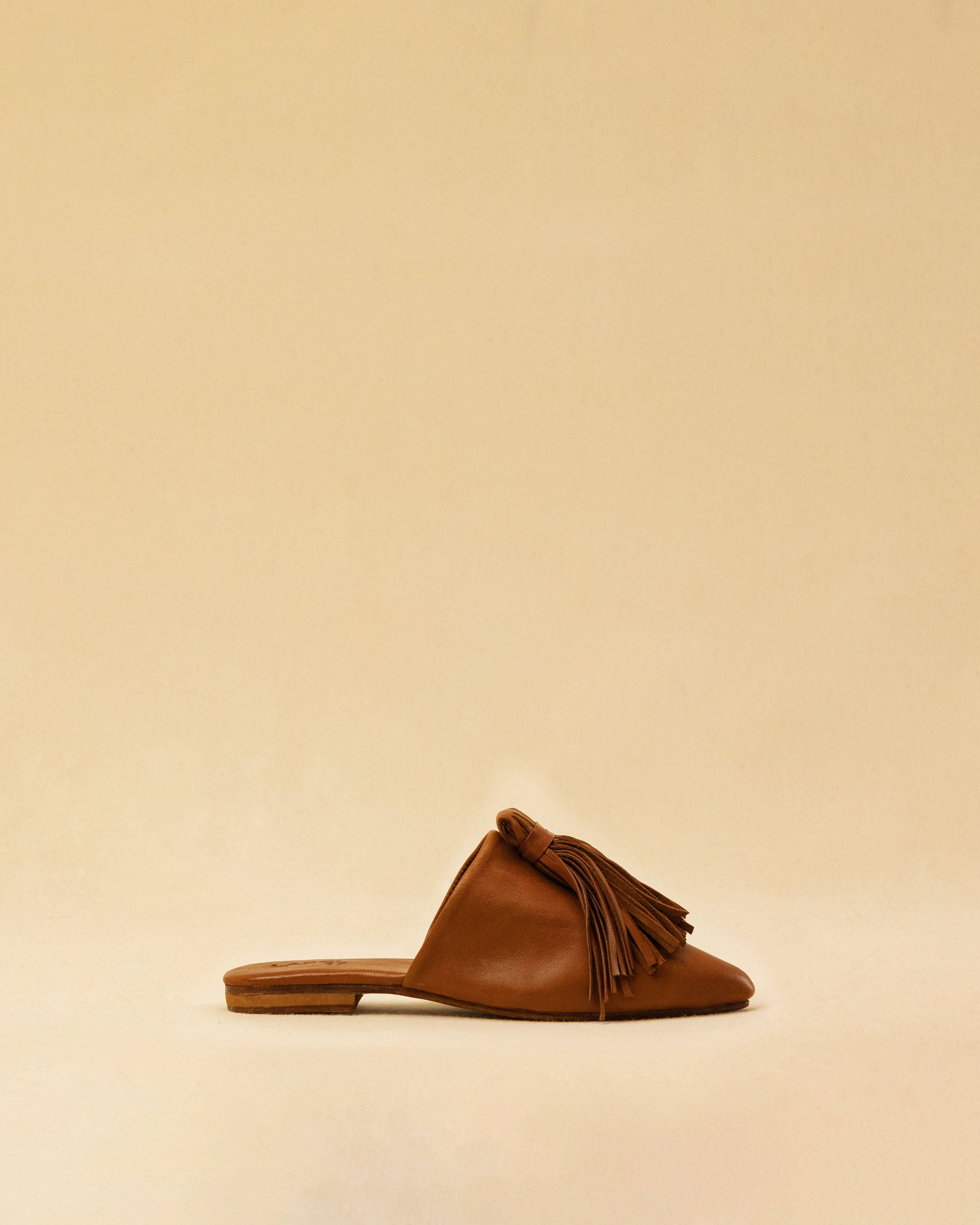 The Mule CHOUCHA by LABEL17 is crafted from supple, vegetable-tanned lamb nappa leather. A large, soft pompom sways elegantly with every step, adding a playful yet refined touch to the design. Handmade in Morocco.