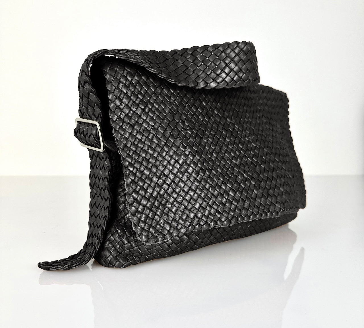 LABEL17's Shoulder Bag AMINA in Black, handmade in Morocco, designed in Switzerland