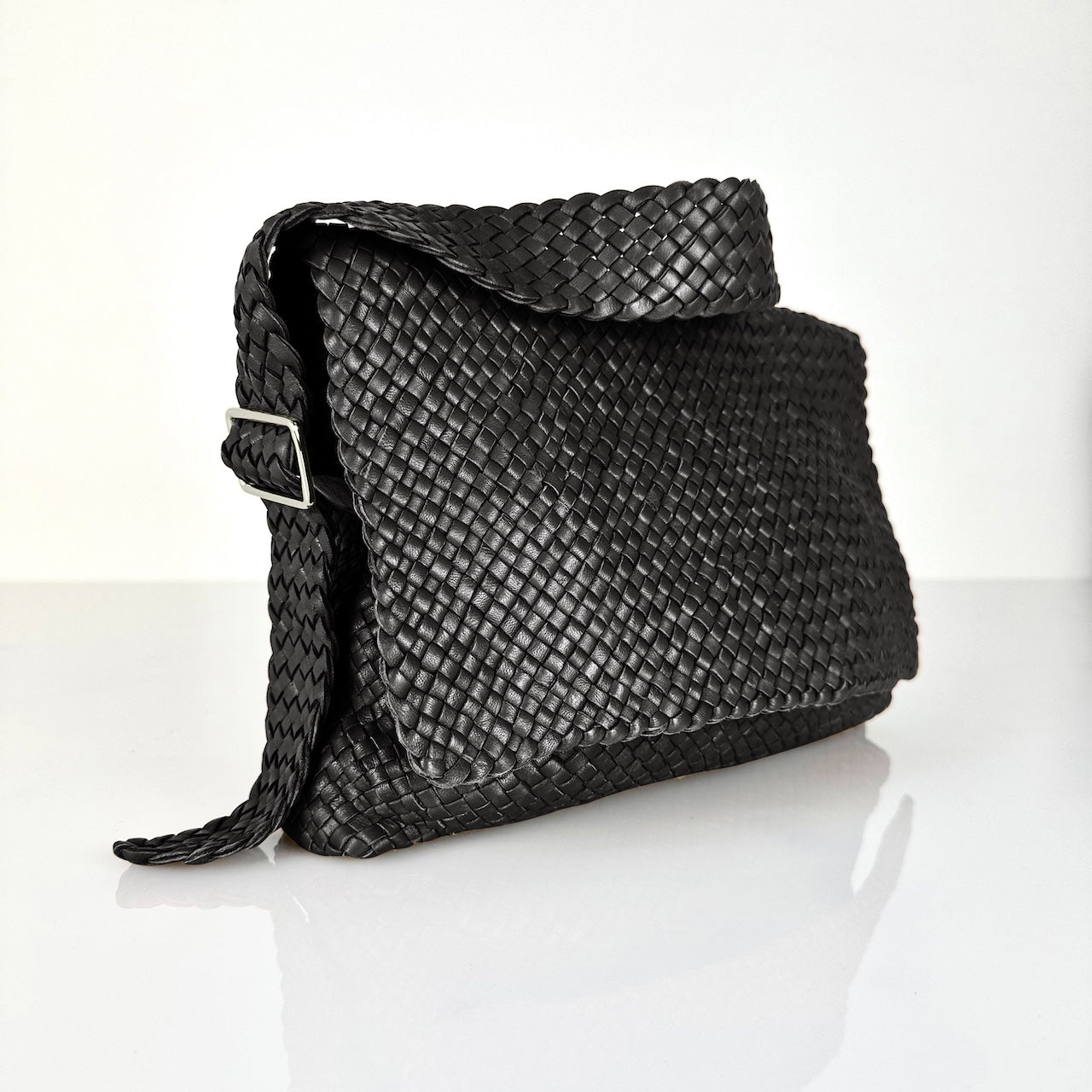 LABEL17's Shoulder Bag AMINA in Black, handmade in Morocco, designed in Switzerland