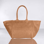 Shoulder Bag ORIGINAL in Caramel Brown from LABEL17: the standard for lightweight bags made from supple hand-woven leather. Handmade in Morocco.