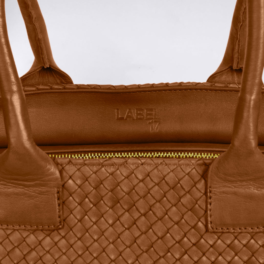 Shoulder Bag ORIGINAL in Caramel Brown from LABEL17: the standard for lightweight bags made from supple hand-woven leather. Handmade in Morocco.