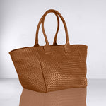 Shoulder Bag ORIGINAL in Caramel Brown from LABEL17: the standard for lightweight bags made from supple hand-woven leather. Handmade in Morocco.