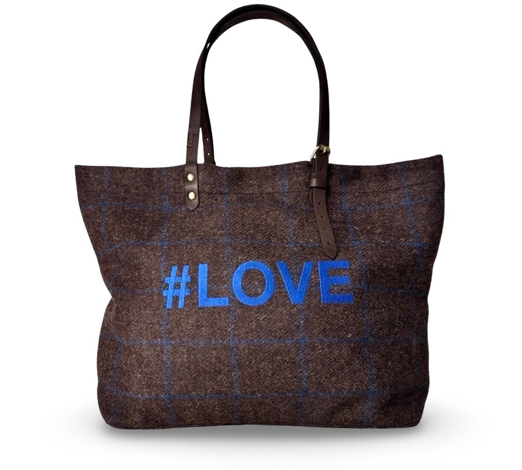 The LABEL17 Shoulder Bag Large is made of Original Harris Tweed and embroidered with the word #LOVE