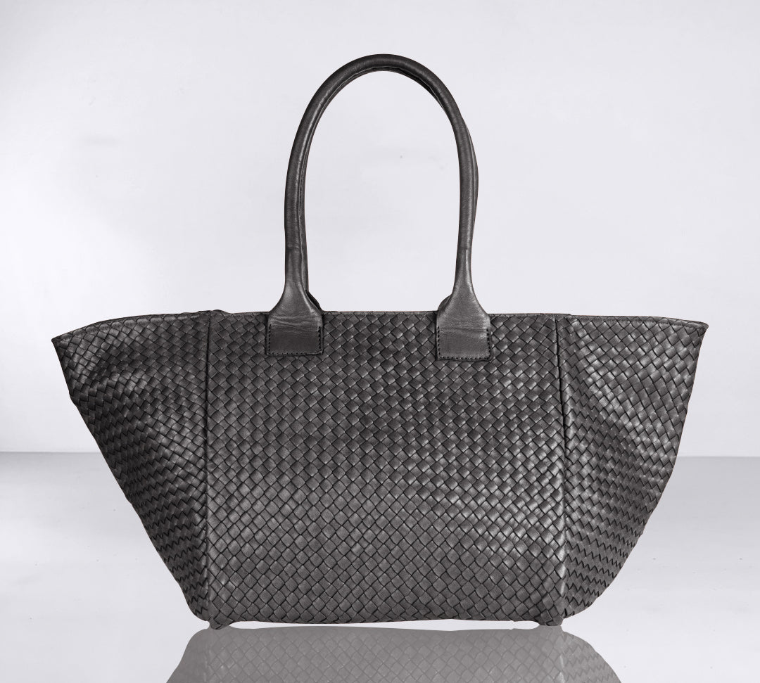 Shoulder Bag ORIGINAL in Black from LABEL17: the standard for lightweight bags made from supple hand-woven leather. Handmade in Morocco.