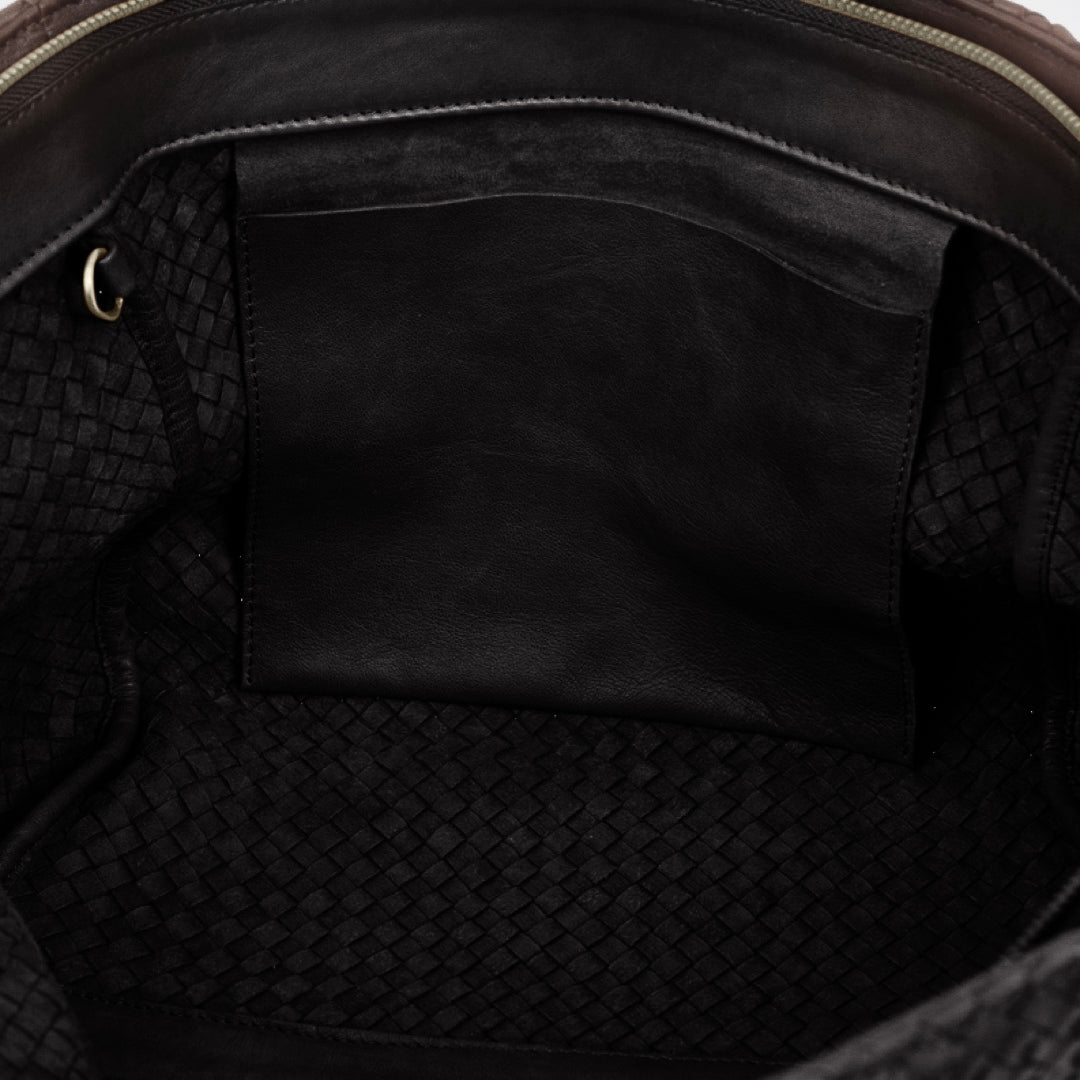 Shoulder Bag ORIGINAL in Black from LABEL17: the standard for lightweight bags made from supple hand-woven leather. Handmade in Morocco.