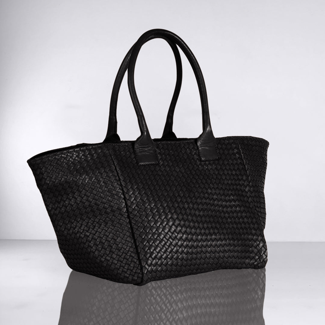 Shoulder Bag ORIGINAL in Black from LABEL17: the standard for lightweight bags made from supple hand-woven leather. Handmade in Morocco.